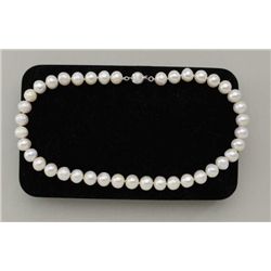 One strand of fine quality pearl necklace  measuring 11-12mm and 17 inches long.  Est.:$200-$400.