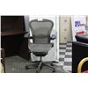 Image 2 : HERMAN MILLER AERON TASK CHAIR