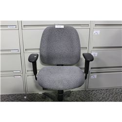 GREY PATTERN MULTI-LEVEL TASK CHAIR