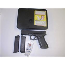 GLOCK 22 SEMI AUTO PISTOL 40 S&W SERIAL #CWG811US