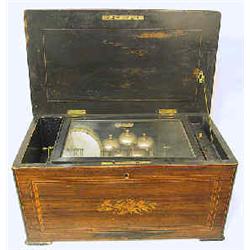 A musical box walnut, L. Mittendorf, Geneve, Schweiz, 19 th century, length 52 cm, h 27 cm; cracked.