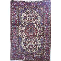 An Isfahan rug old, 202 x 140 cm 15.000-20.000...