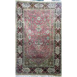 A Ghom/silk rug old/semi antique, 210 x 135 cm 12.000-15.000...