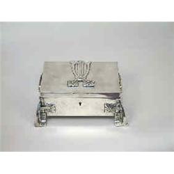 A box alp., jugend, early 20 th century, h 7,5 cm, length 15,5 cm; missing screws and key 800-1.200.