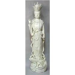 Bodisattva Blanc de chine, Kina, h 125 cm; damaged and repaired. 6.000-8.000...
