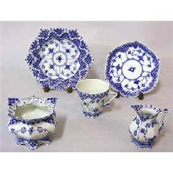 A set of crockery porcelain, Royal Danish, 26 pieces 4.000-6.000...