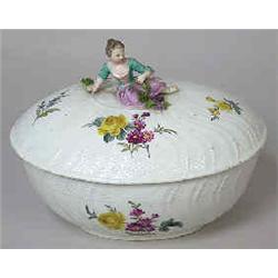 A bowl with lid porcelain, Meissen, dot period (1763-1774), hand-painted flowers, h 16 cm, length 21