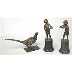 A sculpture patinated bronze pheasant, length 22 cm, h 10 cm 1.000-1.200...