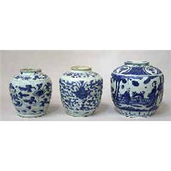 A jar porcelain, China, Ming dynasty, circa 1600, figures in a landscape, h 19 cm; repaired 2.500-3.