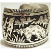 Image 2 : Navajo Sterling Silver Wolves Cuff Bracelet - Richard Singer