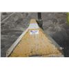 Image 1 : YELLOW MOBILE PALLET JACK