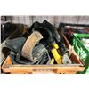 Image 1 : ASSORTED ROOFING TOOLS