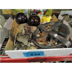 Box of assorted vintage collectable items