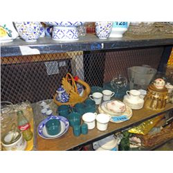 Shelf lot of assorted collectable glasswares