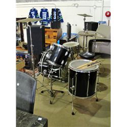Pearl drumset complete with assorted sabian