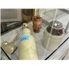 Image 1 : Collection of assorted vintage ceramics and