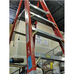 Approx 8F fiberglass and aluminum step ladder