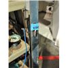 Image 1 : Carpenters level and scraper