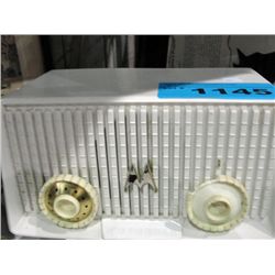 Vintage motorolla canada table radio