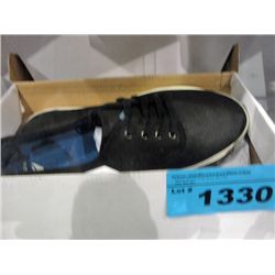 Pair of new size 9 shoes - black