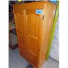 Image 1 : Oak linen cabinet