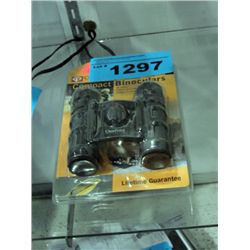 Pair of clear point compact binoculars