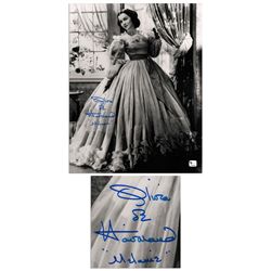 Olivia de Havilland Signed 11'' x 14'' Photo From ''Gone With The Wind''