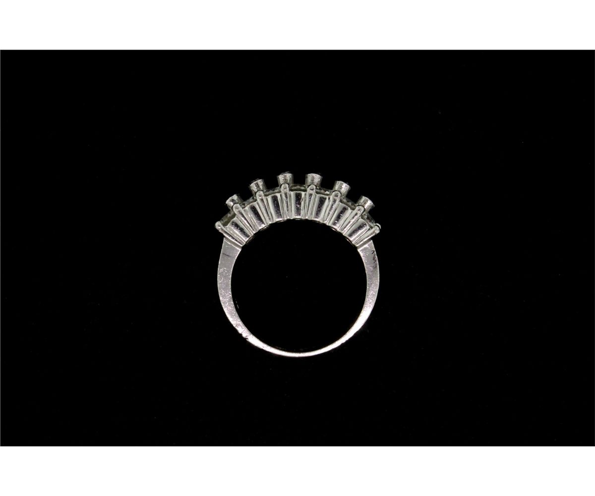 RING (1) Men's 14kw diamond ring; 21 rb diamonds, 3.9mm 4.1mm = est