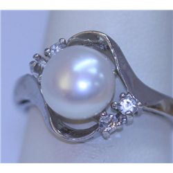 WHITE PEARL AND CZ RING