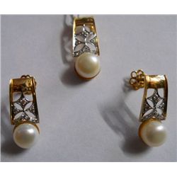 10.22g Earring and Pendant in 18kt 7.462g Gold,0.37 Ctw Diamond,13.42 Ctw Pearl