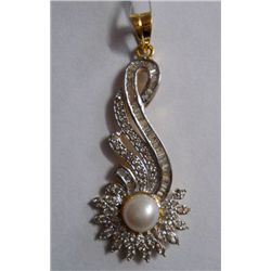 6.853g Pendant in 14kt 6.033g Gold,1.49 Ctw Diamond,2.61 Ctw Pearl