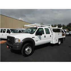 2005,Ford F450 Crew Cab Dsl Contractor body w. Lift Gate