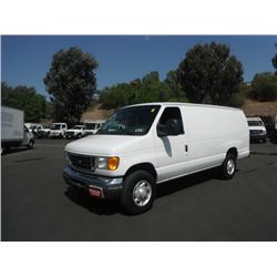 2004,Ford E-Series Van 2500