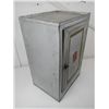 Image 3 : Home Comfort Bread and Cake Cabinet