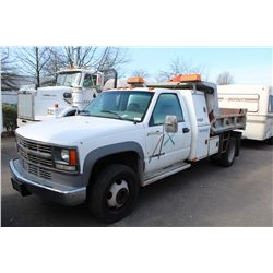 2000 WHITE CHEVROLET 3500 HD 2DR DUMP TRUCK 86,471KM DIESEL AUTOMATIC