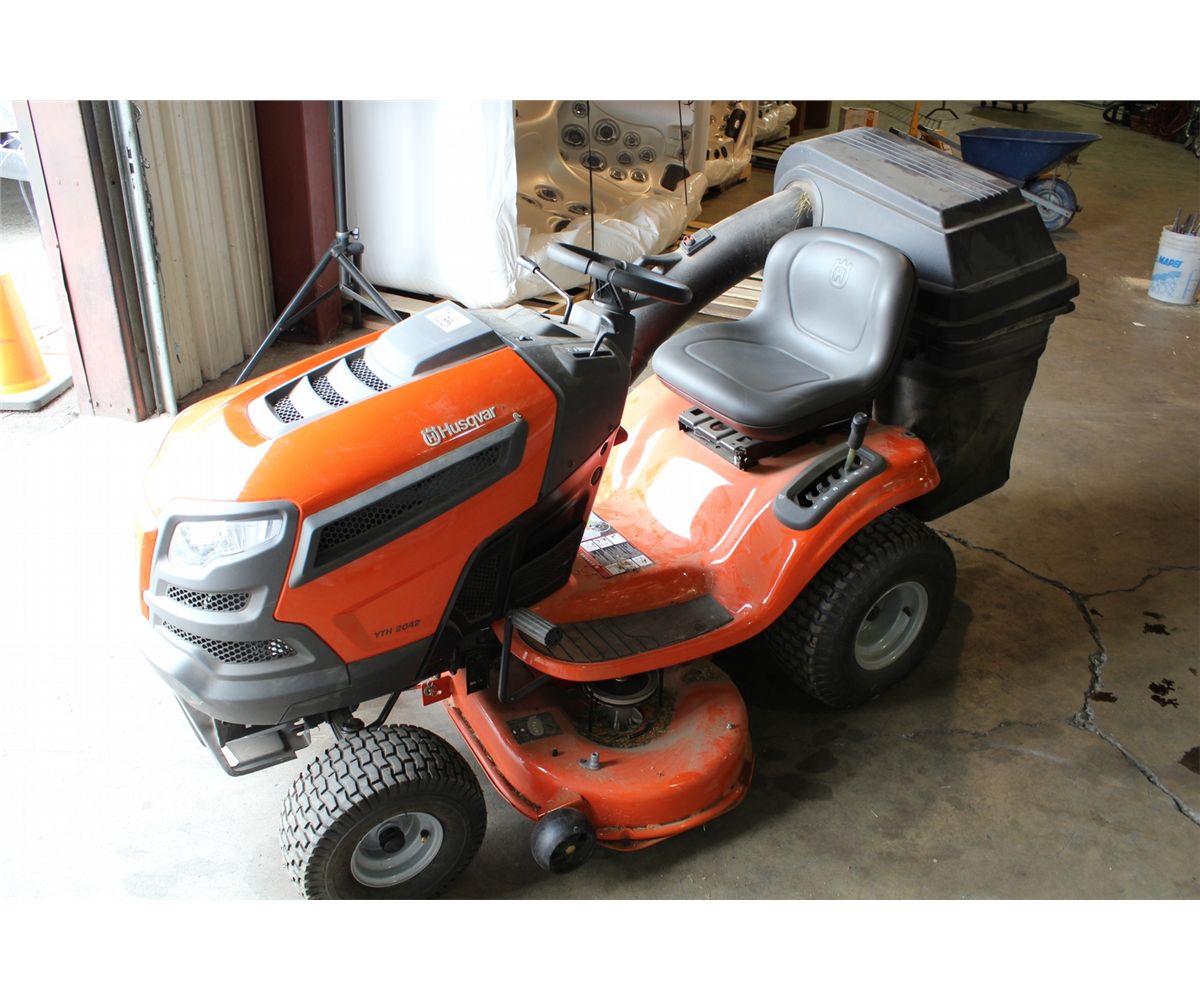 HUSQVARNA YTH2042 GAS RIDE ON LAWN MOWER