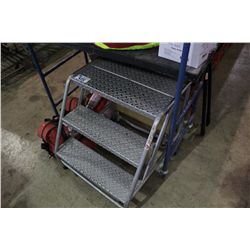 GREY METAL SHOP STAIRS & SCAFFOLDING