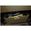Image 1 : BOX OF TROWELS AND TOOLS