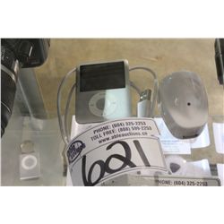 4GIG IPOD WITH CHARGER