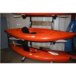 MAIN STREAM STREAK 9FT ORANGE KAYAK WITH PADDLE