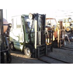 1988 CLARK GPS25MB 5000LB GAS FORKLIFT 1 KEY, STARTS, MODEL: GPS25, SERIAL # 0075-6966KOF, 2561 HOUR