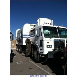 2002 - PETERBILT 320