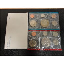 1975 COIN SET P&D B/U