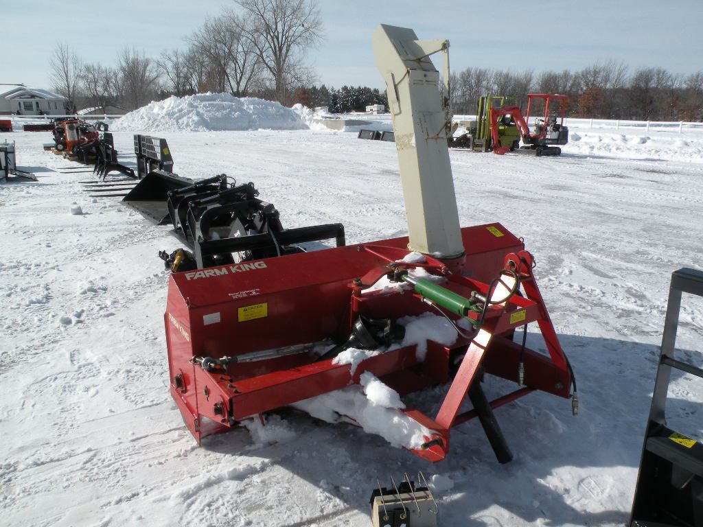 Farm King 3 pt 7" snowblower w/hydraulic chute turn