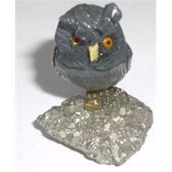 GEMSTONE BLACK OWL!! THIS BIRD IS ALL HANCARVED MADE OF DIFFERENT GEMSTONES INCLUDING ONYX!!