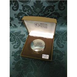 A silver circular box and cover, Edinburgh 1977, 1 3/4  dia, in  fitted box.