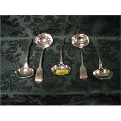 Five Victorian silver fiddle pattern sauce ladles, London, various  dates, 9.5ozs.