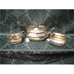 An Edward VII silver 3-piece tea service, of boat shape, with everted  rims and scroll handles on