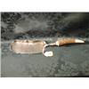 Image 1 : A horn handled EPNS crumb scoop, engraved with floral spray and  flower heads.