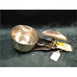 An Edward VII silver travelling ashtray, fitted with a spring clip  and cigar stand, London 1907.